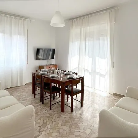 Casa Di Wheeny アパート コモ